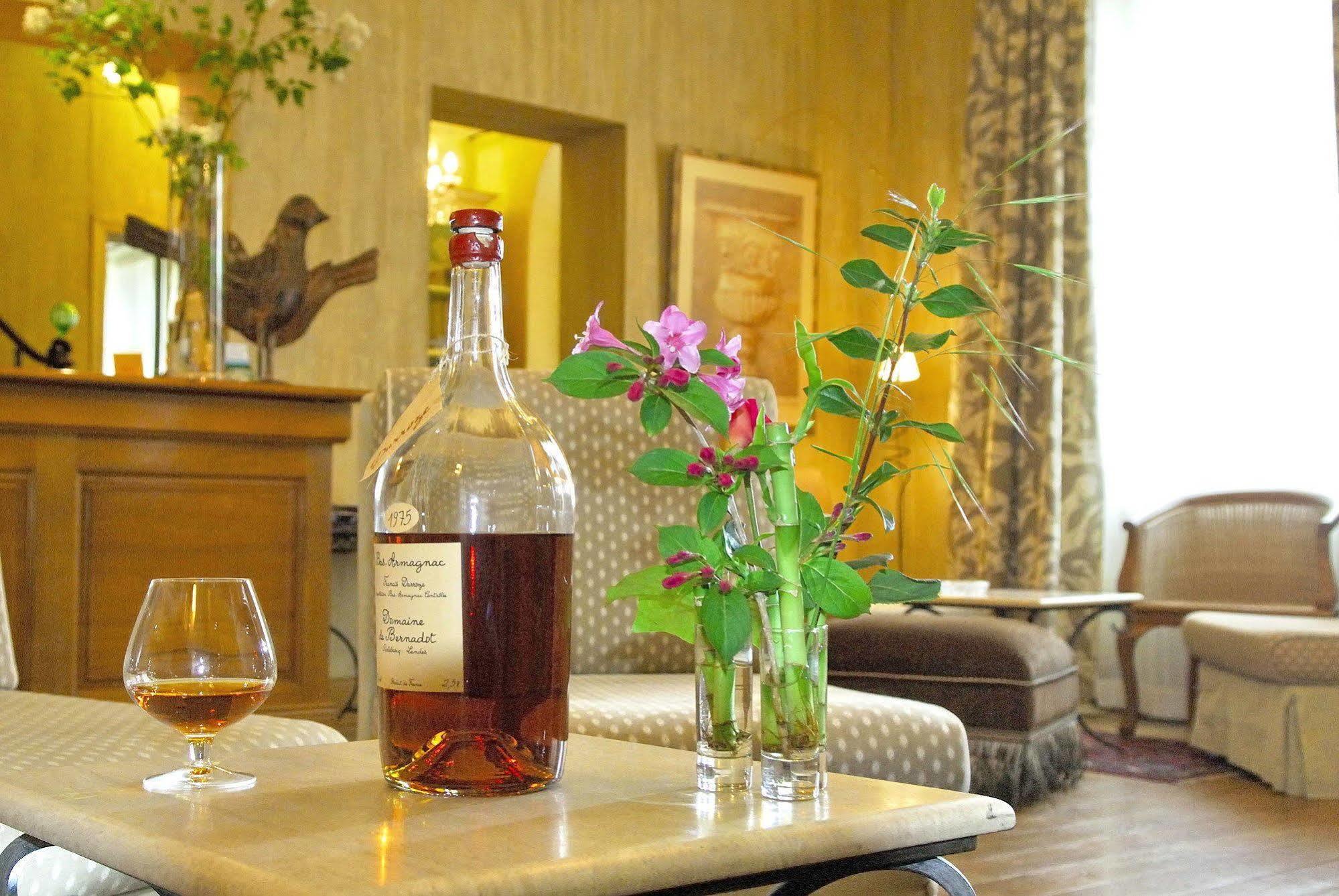 Logis Hotel - Restaurant Maison Claude Darroze ลองกุง ภายนอก รูปภาพ