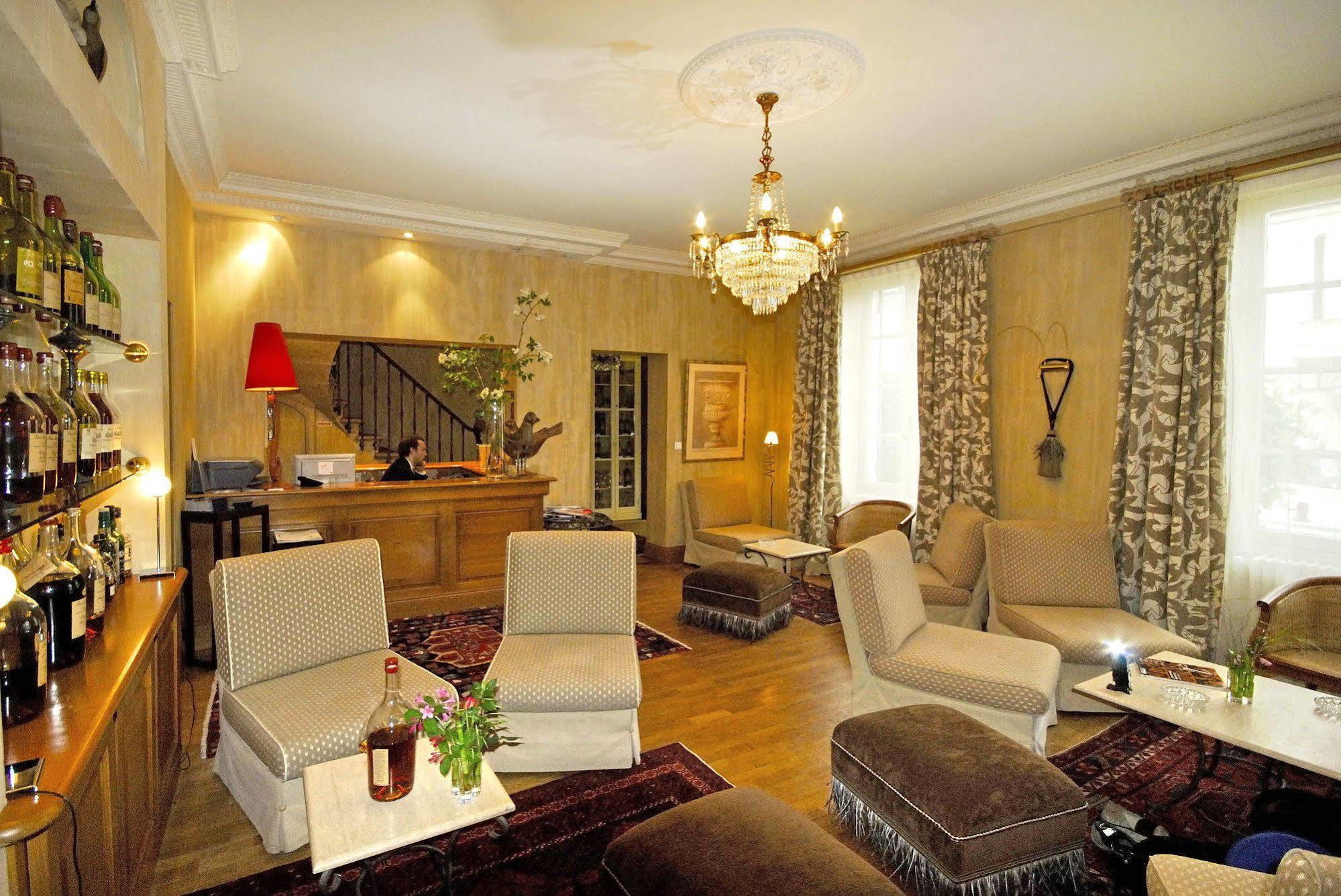 Logis Hotel - Restaurant Maison Claude Darroze ลองกุง ภายนอก รูปภาพ