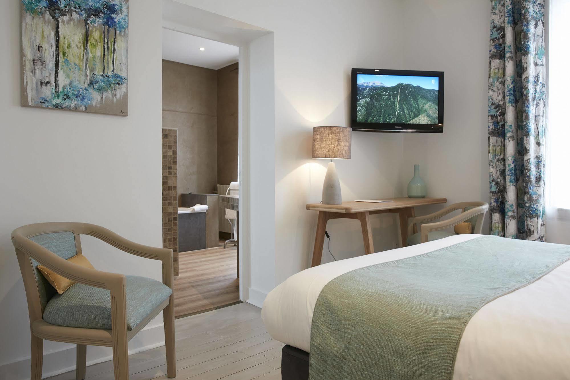 Logis Hotel - Restaurant Maison Claude Darroze ลองกุง ภายนอก รูปภาพ